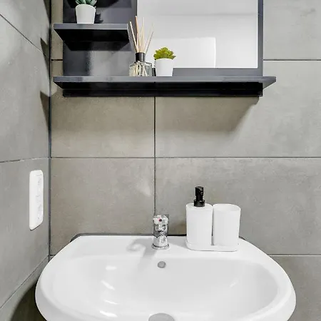 Apartamento 2 Apartments,4 Betten,zentral Am Sbahnhof Koepenick,vollmoebliert Berlim