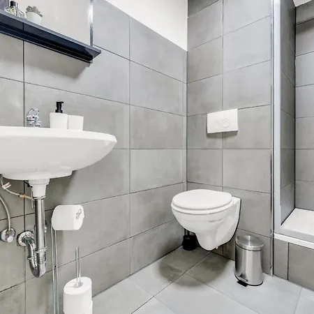Apartamento 2 Apartments,4 Betten,zentral Am Sbahnhof Koepenick,vollmoebliert Berlim