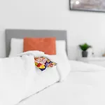 2 Apartments,4 Betten,zentral Am Sbahnhof Koepenick,vollmoebliert *