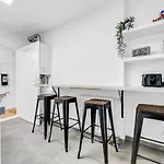 2 Apartments,4 Betten,zentral Am Sbahnhof Koepenick,vollmoebliert Appartement *