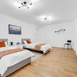 2 Apartments,4 Betten,zentral Am Sbahnhof Koepenick,vollmoebliert Appartement