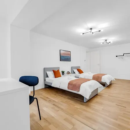 2 Apartments,4 Betten,zentral Am Sbahnhof Koepenick,vollmoebliert Appartement *