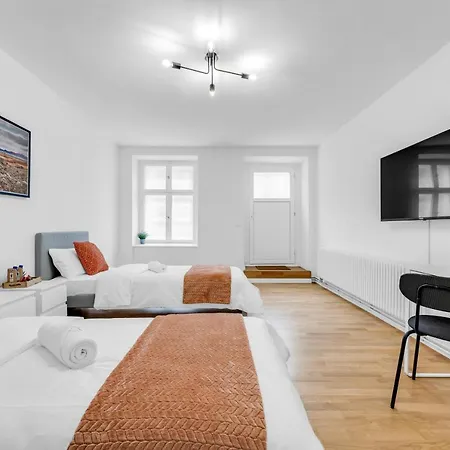 2 Apartments,4 Betten,zentral Am Sbahnhof Koepenick,vollmoebliert