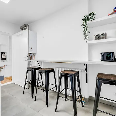 2 Apartments,4 Betten,zentral Am Sbahnhof Koepenick,vollmoebliert Appartement *