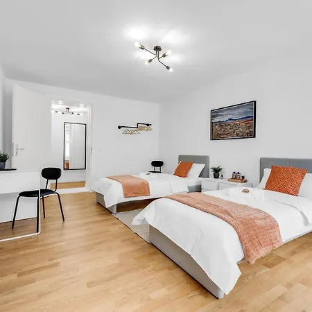 2 Apartments,4 Betten,zentral Am Sbahnhof Koepenick,vollmoebliert *